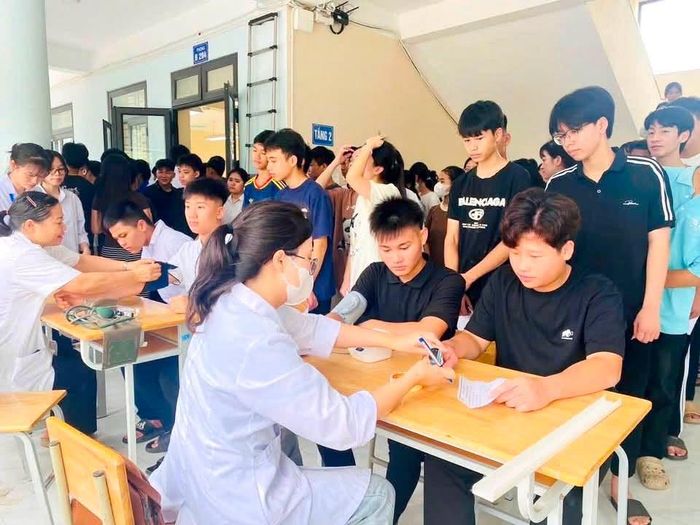 Khám sức khỏe tại xã Phúc Lộc. Ảnh: SYT