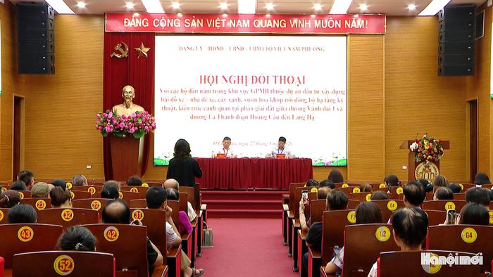 Phường Ô Chợ Dừa tổ chức Hội nghị đối thoại các hộ dân nằm trong khu vực GPMB. Ảnh: Lại Tấn