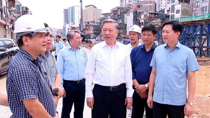 Tổng Bí thư, Chủ tịch nước Tô Lâm kiểm tra thực địa Dự án đầu tư xây dựng đường Vành đai 1. Ảnh: PV