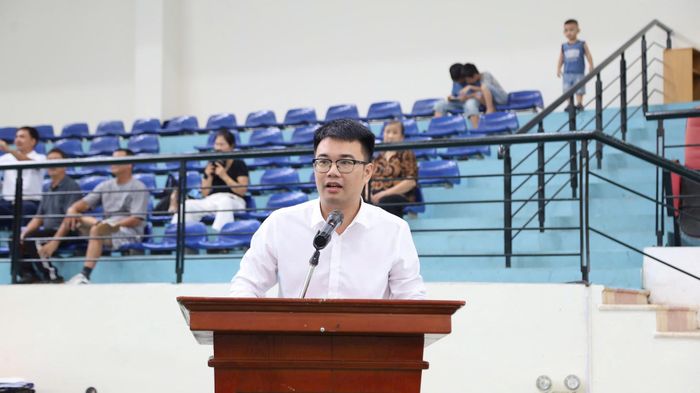 Đồng chí Đỗ Văn Chiến - Giám đốc Trung tâm Dịch vụ tổng hợp xã Quang Minh phát biểu khai mạc. Ảnh: PV