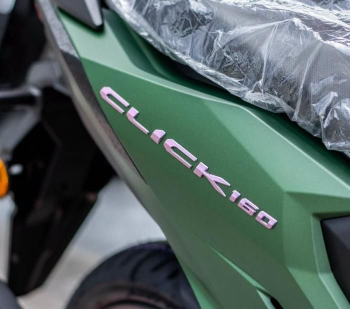 Honda CLICK 160 sử dụng bộ mâm hợp kim 14 inch