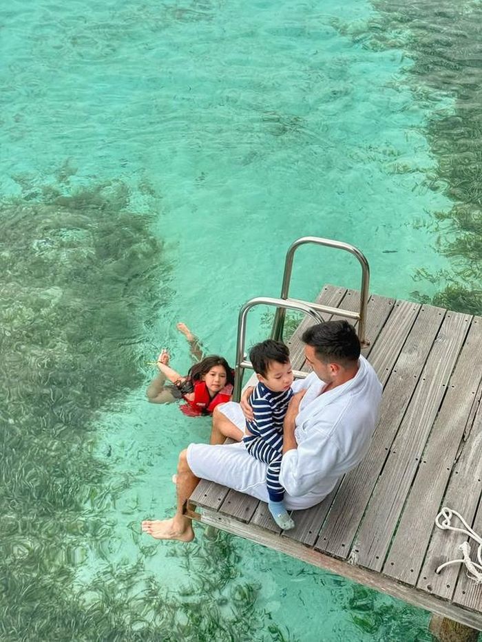 Chồng Hà Anh luôn dành thời gian để chăm sóc con cái.