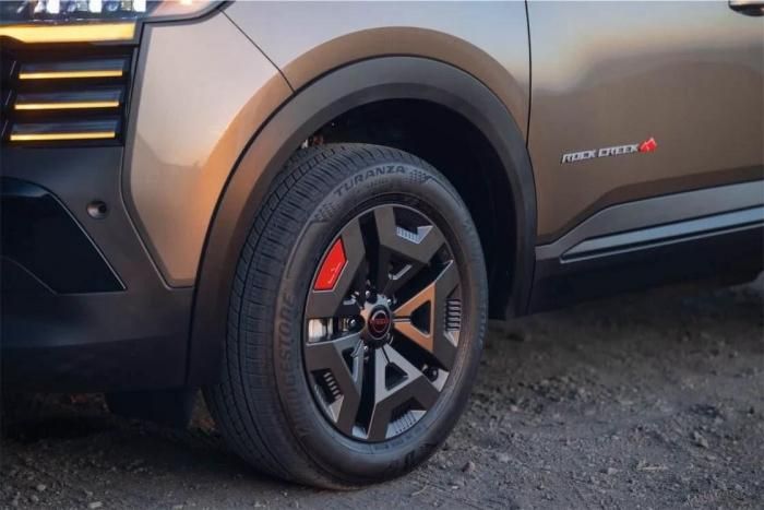 Nissan Kicks Rock Creek 2027 sử dụng động cơ xăng 4 xi-lanh