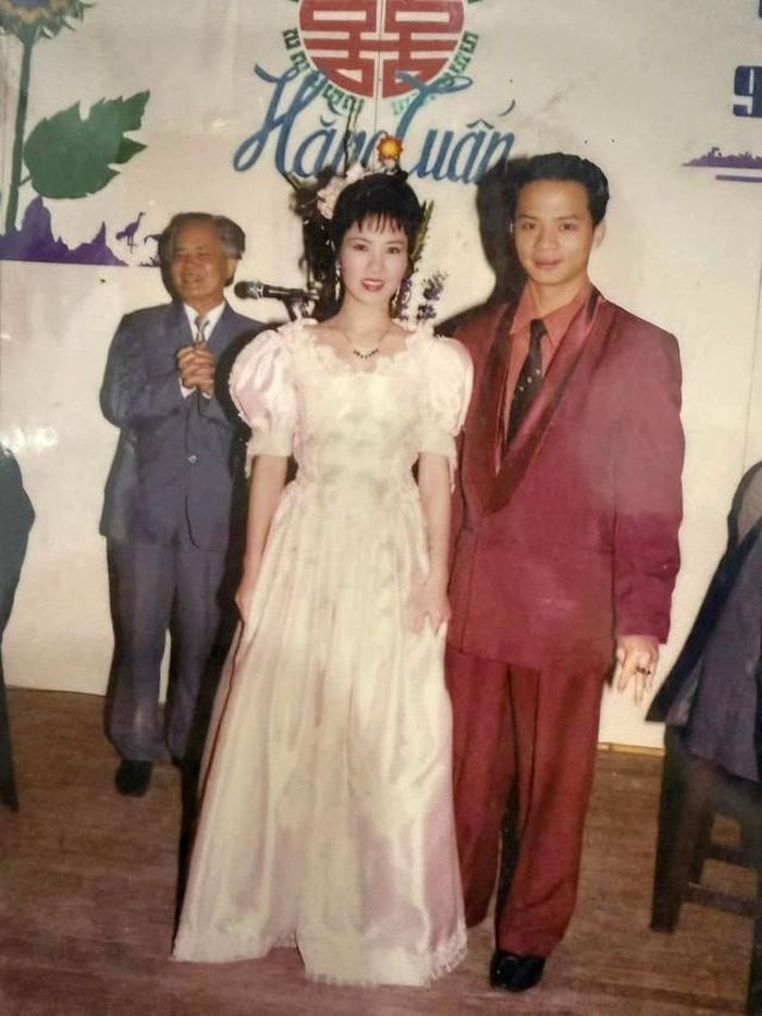 Chuyện tình của cặp đôi bắt đầu từ năm 1991 khi cùng là học viên khóa 2 lớp đào tạo diễn viên tại Nhà hát Tuổi trẻ.