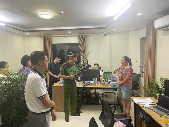 Cơ quan Cảnh sát điều tra, Công an tỉnh Lào Cai khám xét tại trụ sở Công ty Cổ phần Tập đoàn SapaTV - (ảnh Bộ Công an).
