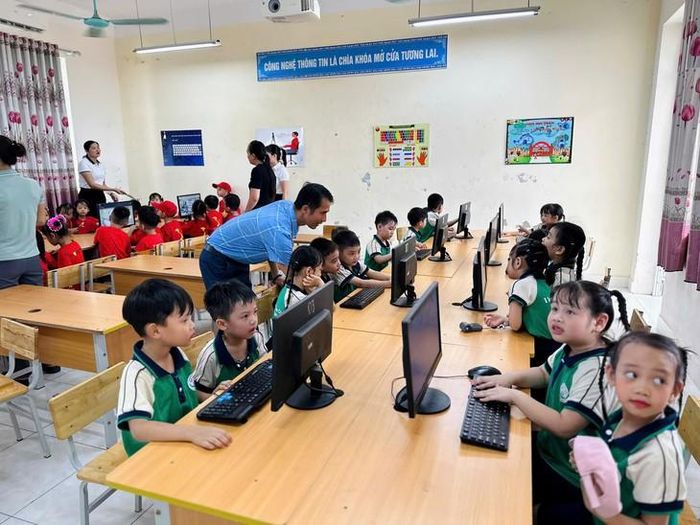 Gỡ vướng chính sách thăng hạng kịp thời là động lực lớn giúp đội ngũ nhà giáo Thủ đô vững tin cống hiến trước thềm năm học mới. Ảnh: HB