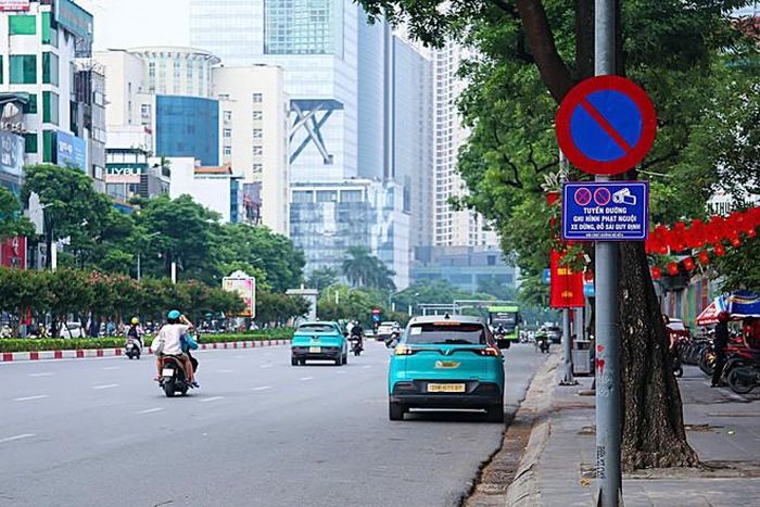 Hình ảnh camera ghi nhận các hành vi vi phạm. (Ảnh Thành Long)