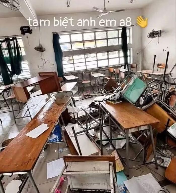 Lớp học tan hoang sau màn "kỷ niệm" chia tay năm cuối cấp. (Ảnh chụp màn hình)