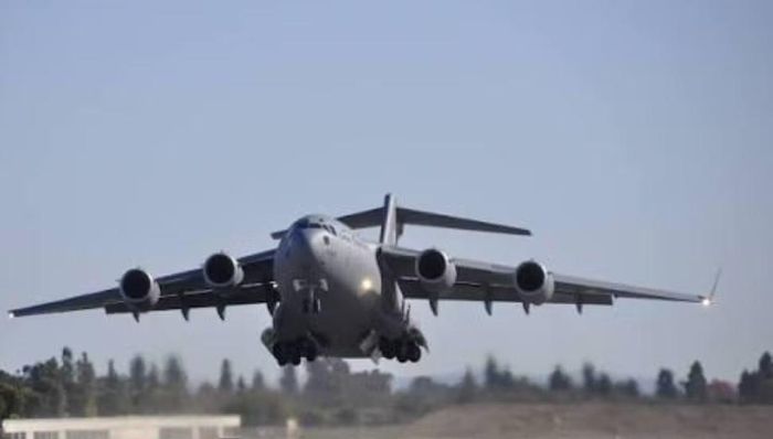 Một máy bay vận tải quân sự C-17 Globemaster III của Không quân Mỹ đã hạ cánh xuống sân bay Vnukovo ở thủ đô Moscow vào sáng 25/8, thu hút sự chú ý trong bối cảnh quan hệ Mỹ - Nga đang căng thẳng.