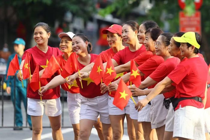 “Cùng Việt Nam tiến bước 2026” khép lại bằng những hình ảnh giàu sức lan tỏa: hàng vạn người dân chung nhịp bước, chung niềm tự hào và cùng hướng tới một tương lai xanh