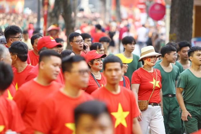 Không phân biệt tuổi tác, những người tham gia cùng chung một nhịp bước, lan tỏa tinh thần đoàn kết và lối sống tích cực