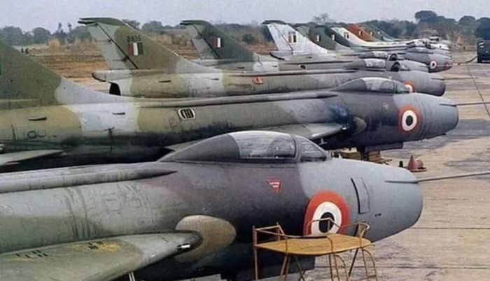 Điểm dễ nhận thấy ở Su-7 là thiết kế cánh xuôi. Kiểu cánh này giúp máy bay hoạt động hiệu quả hơn khi bay ở tốc độ cao, đặc biệt trong điều kiện tiệm cận vùng siêu âm.