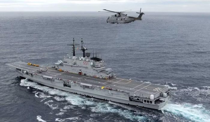 Tuần cuối tháng 8/2026, tàu sân bay Giuseppe Garibaldi (C 551) rời cảng Taranto của Italy với thủy thủ đoàn hỗn hợp gồm người Italy và Indonesia, bắt đầu hành trình tới Indonesia.