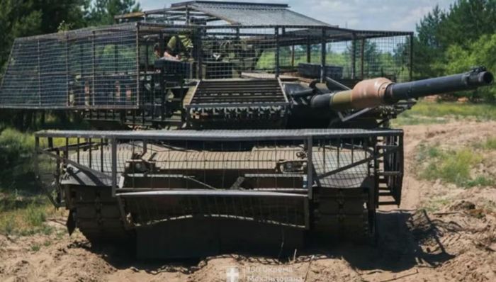 Ukraine bắt đầu tiếp nhận số lượng lớn xe tăng phương Tây từ năm 2023, trong đó có xe tăng chủ lực Leopard 2 của Đức, Challenger 2 của Anh và M1 Abrams của Mỹ.