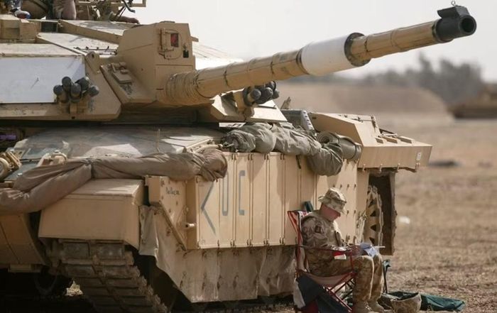 Nga cũng đã thu giữ một số xe tăng Abrams và Leopard 2 để nghiên cứu. Những phương tiện này được đưa tới nhà máy Uralvagonzavod, nơi sản xuất xe tăng chủ lực của Nga, nhằm đánh giá trình độ kỹ thuật và quân sự của chúng.