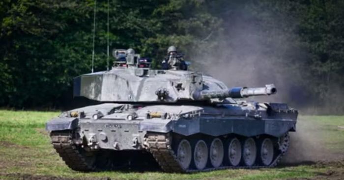 Một số phương tiện còn bị Nga thu giữ và đưa đi nghiên cứu. Những xe Leopard 2 do Lữ đoàn 33 vận hành được cho là có giá khoảng 10 triệu USD mỗi chiếc, tạo ra sự chênh lệch lớn so với những UAV giá rẻ có khả năng đe dọa chúng.