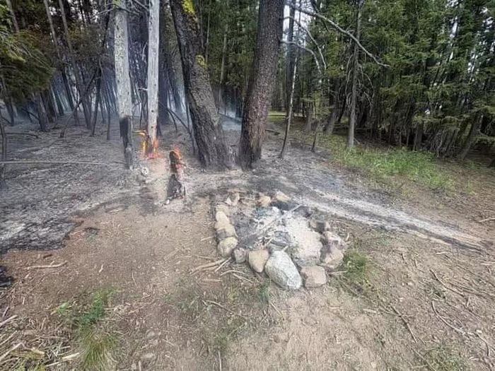 Vụ cháy rừng Cabin Creek ở Idaho bùng phát từ đống lửa trại chưa được dập hoàn toàn