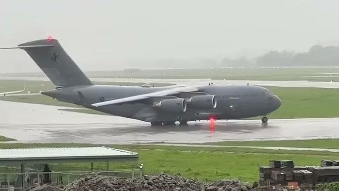 Trước khi đến Latvia, chiếc C-17 đã cất cánh từ căn cứ không quân Camp Springs của Mỹ, nơi đồn trú của một lực lượng không quân đặc biệt chuyên vận chuyển các lãnh đạo cấp cao của Mỹ.