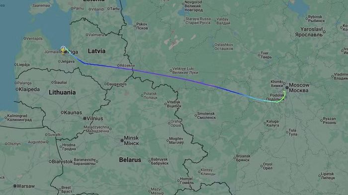Dữ liệu từ trang Flightradar24 cho thấy, máy bay cất cánh từ Riga lúc 8h50 và hạ cánh xuống Vnukovo lúc 10h04 ngày 25/8.
