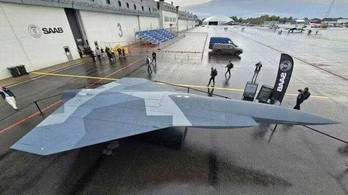 "Saab có đầy đủ khả năng để phát triển thế hệ tiếp theo của hệ thống hàng không chiến đấu dựa trên Gripen và GlobalEye, kết hợp với nhiều năm kinh nghiệm trong việc phát triển các tổ hợp vũ trụ tiên tiến", ông Peter Nilsson - Giám đốc Chương trình Cao cấp tại Saab cho biết.