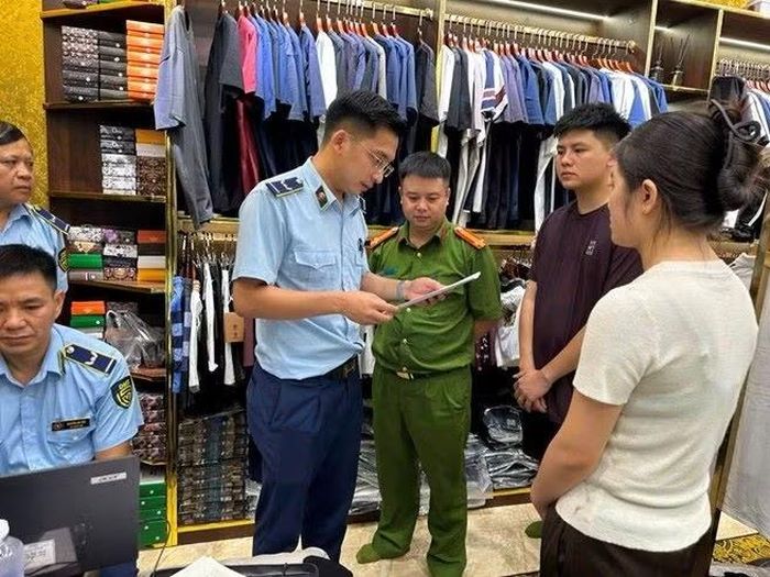 Đoàn kiểm tra làm việc tại hộ kinh doanh NĐT, phát hiện nhiều vi phạm