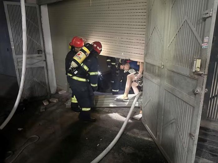 Tổ công tác kịp thời hỗ trợ thoát nạn an toàn