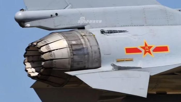 Khi Trung Quốc bắt đầu phát triển J-10, bài toán không chỉ là thiết kế một khung thân có khả năng bay nhanh và cơ động.
