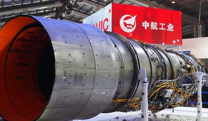 Điều này cho thấy một nghịch lý trong quá trình phát triển J-10. Trung Quốc đã có thể thiết kế một chiếc tiêm kích hiện đại, nhưng để đưa máy bay vào sản xuất và biên chế, họ vẫn phải dựa vào một trong những thành phần quan trọng nhất từ nước ngoài.