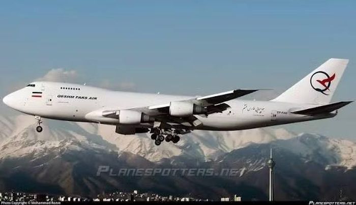 Máy bay EP-FAB mang số hiệu 25171 là 1 trong 2 chiếc Boeing 747 của hãng hàng không Fars Air Qeshm, đã bị Bộ Tài chính Mỹ đưa vào danh sách trừng phạt từ ngày 24/1/2019.