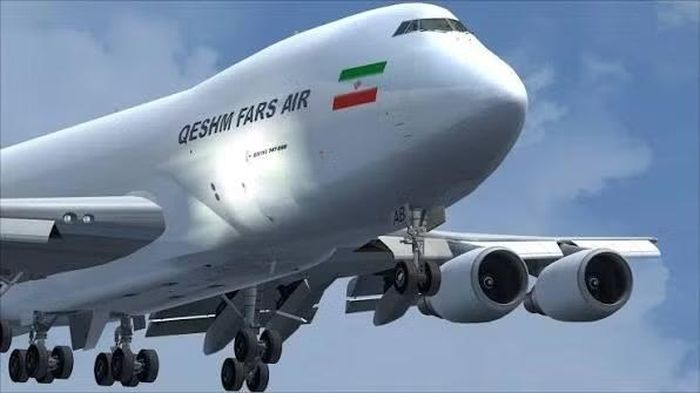 Tại thời điểm đó, Qeshm Fars Air cũng bị đưa vào danh sách hạn chế. Washington tuyên bố hãng hàng không này đã sử dụng máy bay của mình để vận chuyển hàng hóa phục vụ cho Lực lượng Vệ binh Cách mạng Hồi giáo Iran (IRGC), đặc biệt là tại Syria.