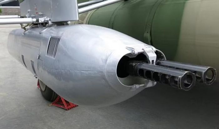 Trong khi đó, phía Mỹ cũng phải rút ra bài học tương tự. F-4 Phantom II ban đầu không được trang bị pháo tích hợp, một phần vì người ta tin rằng tên lửa sẽ đảm nhiệm phần lớn nhiệm vụ không chiến.