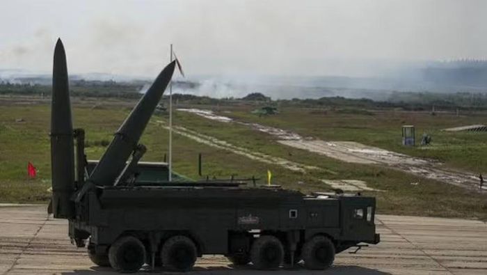 Đây là khoảng cách mà các UAV trinh sát và tấn công của Ukraine có khả năng phát hiện và tập kích những mục tiêu như vậy.