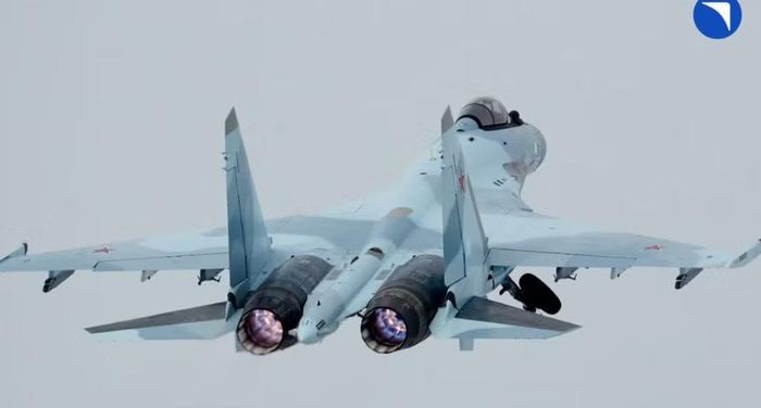 Khả năng chiến đấu còn phụ thuộc vào radar, cảm biến, hệ thống điện tử hàng không, tác chiến điện tử, vũ khí, khả năng mang nhiên liệu và cách tổ chức nhiệm vụ. Một chiếc máy bay nhanh hơn không nhất thiết có lợi thế trong mọi tình huống.