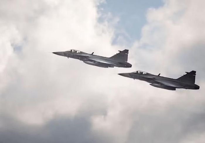 Dự kiến trong tương lai sẽ có thêm những khoản vay lớn dành cho hợp đồng mua tiêm kích Rafale, tên lửa hành trình Storm Shadow hay hệ thống phòng không SAMP/T NG... số tiền dự kiến sẽ được thanh toán bằng tài sản bị đóng băng của Nga.