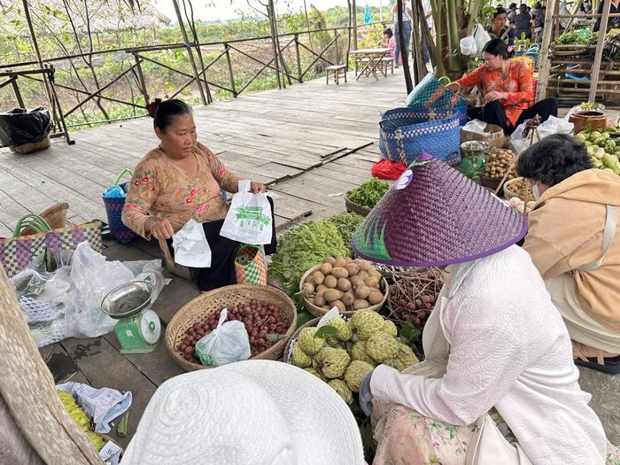 Một góc chợ quê Tân Thuận Đông. (Ảnh: Thanh Lâm).