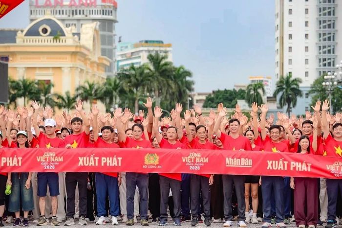 Lời chào từ Thanh Hóa gửi tới cả nước trước khi xuất phát. Ảnh: Anh Tuấn