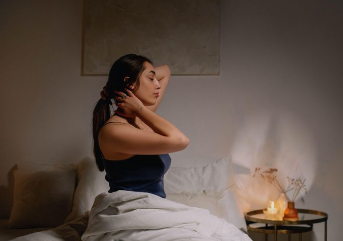  Điều chỉnh thân nhiệt và giảm trạng thái hưng phấn của não giúp cơ thể dễ bước vào giấc ngủ. Ảnh minh họa: Hanna Pad/Pexels. 
