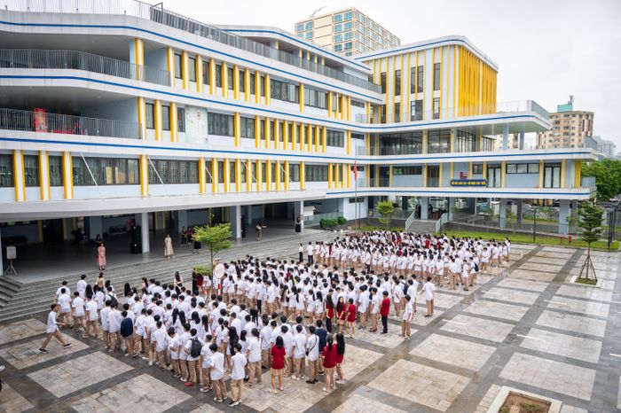 Việc trường THPT Hoàng Quán Chi được xây dựng và chính thức đi vào hoạt động từ năm học 2026-2027 giúp hạn chế tình trạng quá tải trường lớp; đáp ứng nhu cầu học tập của học sinh trong khu vực và trên toàn thành phố; đồng thời nâng cao chất lượng giáo dục phổ thông trung học trên địa bàn phường Yên Hòa.
