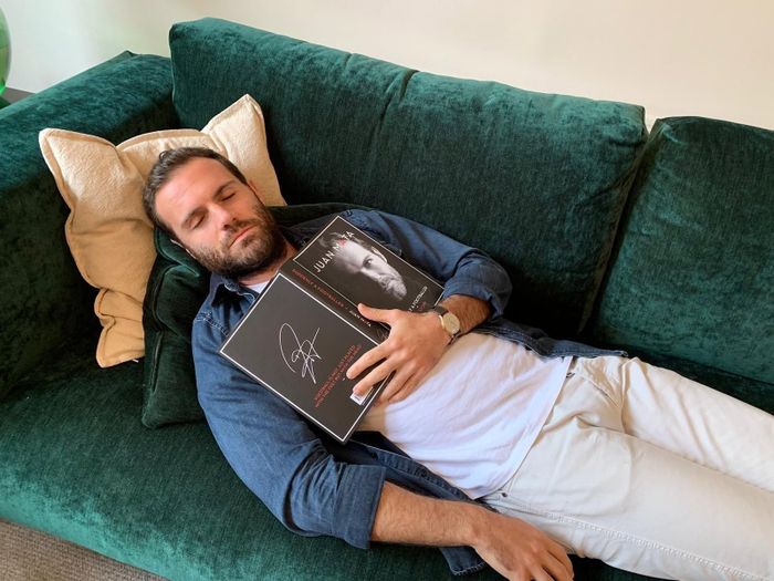 Cuốn sách của Juan Mata đề cập đến gia đình, các mối quan hệ và những trải nghiệm cá nhân. Ảnh: Juan Mata.