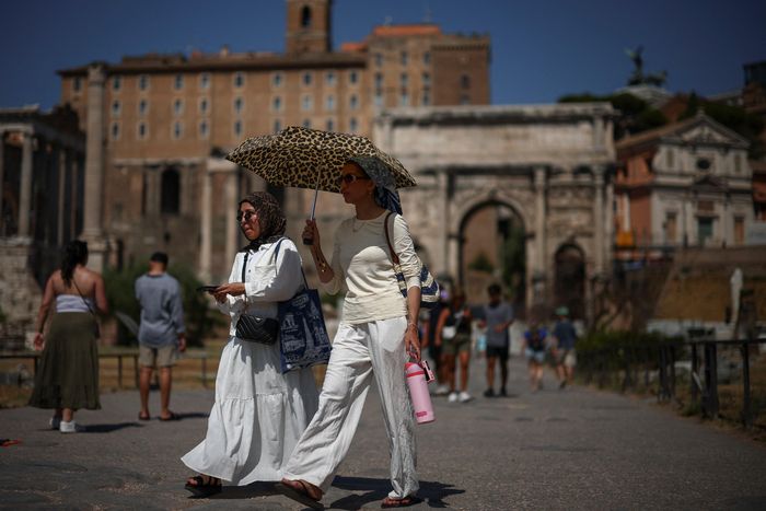 Thủ đô Rome (Italy) trong đợt nắng nóng tháng 8. Ảnh: Reuters.