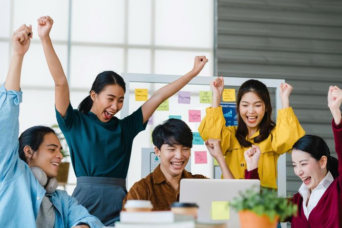  Nhiều người ban đầu hào hứng khi có được công việc mơ ước, nhưng sau một thời gian lại dần quen thuộc, mất hứng thú và bắt đầu bất mãn với lương thưởng, đồng nghiệp hay môi trường làm việc. Ảnh: Magnific. 