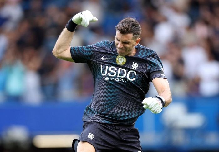 Tân binh Emiliano Martinez có trận ra mắt Chelsea.