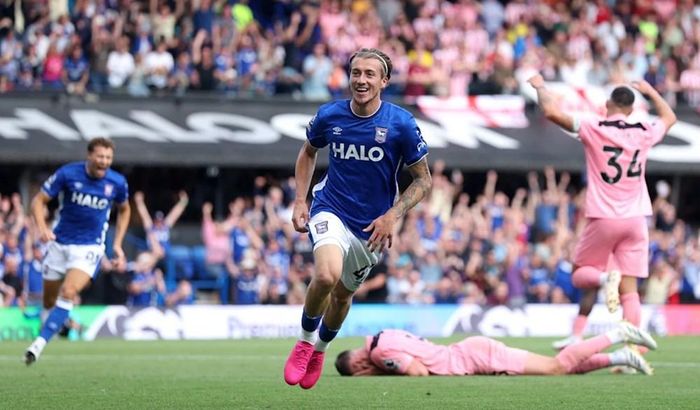 Sunderland gây thất vọng khi thua tân binh Ipswich ở vòng 1
