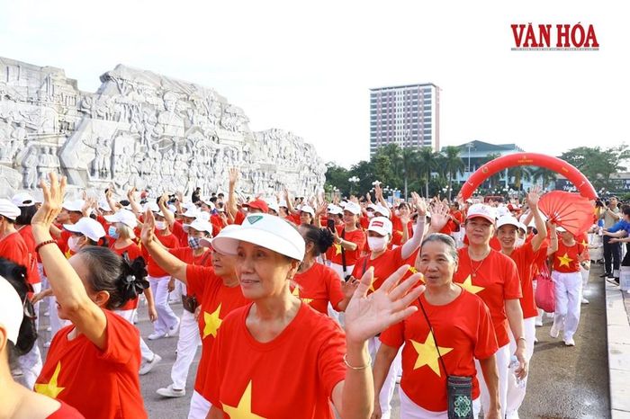 Mỗi bước chân ngập tràn năng lượng của người dân Thái Nguyên còn chứa đựng một thông điệp nhân văn sâu sắc về lối sống xanh