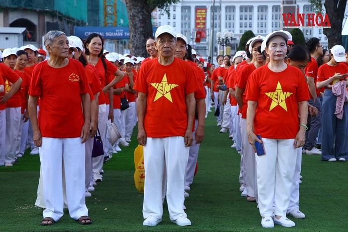 Những bộ đồng phục đã dệt nên bức tranh nhiều màu sắc