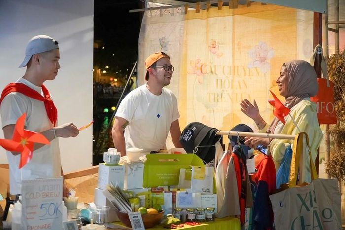 Đó còn là nơi gặp gỡ, kết nối cộng đồng, nghệ nhân, nhà thiết kế, doanh nghiệp và những đối tác tiềm năng