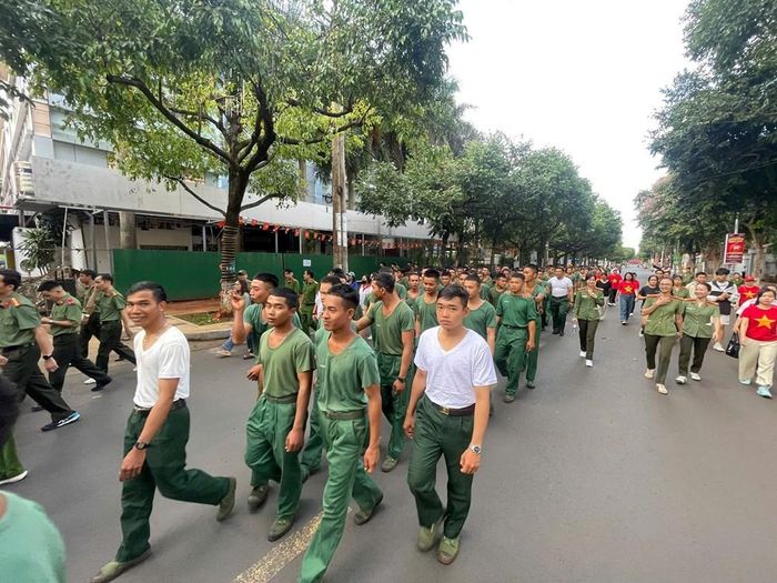 Khối các lực lượng vũ trang tham gia chương trình "Cùng Việt Nam tiến bước"