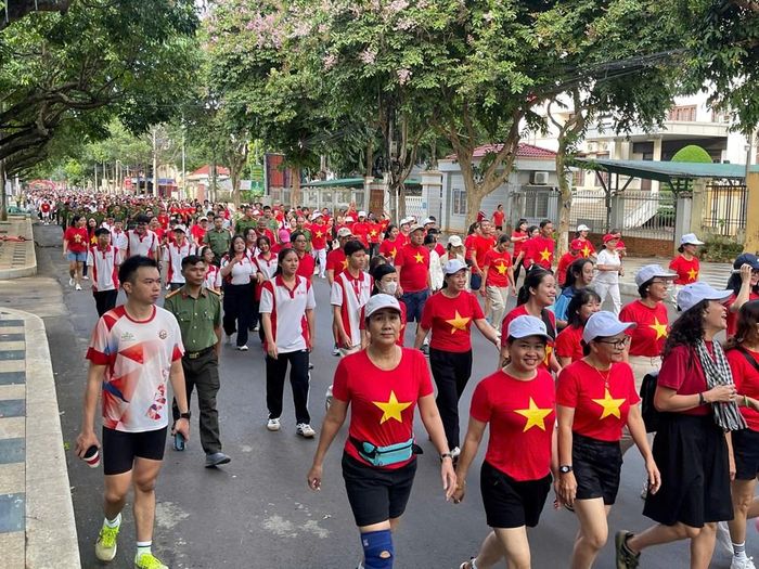 Những bước chân nối dài trên các tuyến phố trung tâm ở phường Buôn Ma Thuột