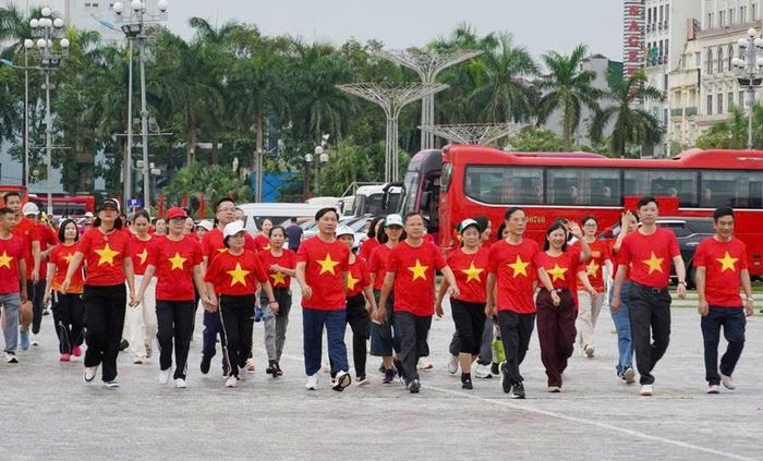 Những bước chân nối dài trên các tuyến đường phường Hạc Thành, hưởng ứng thông điệp “10 tỉ bước xanh - Vì Việt Nam vững bền”