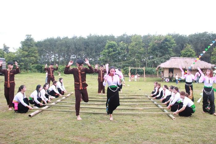 Tiết mục múa sạp đặc trưng của người Mường